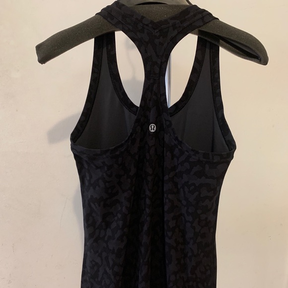 Lululemon Cool Racerback Nulu Black Camo EUC 6 - Picture 2 of 5
